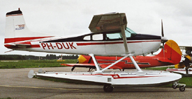 PH-DUK at EHLE 20020831 | 