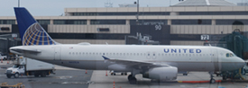 N431UA at KEWR 20140716 | Airbus A320-232