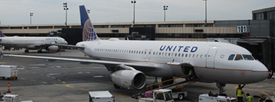 N461UA at KEWR 20140716 | Airbus A320-232