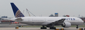 N78009 at KEWR 20140716 | Boeing 777-224ER