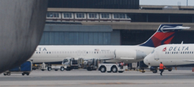N921AT at KEWR 20140716 | Boeing 717-231