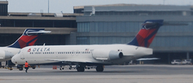 x {2014-20} at KEWR 20140716 | Boeing 717-2BD