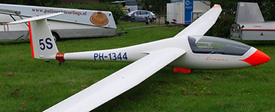 PH-1344 at EHLW 20160611 | Schempp-Hirth Discus B 