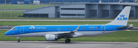 PH-EZY at EHAM 20211002 | Embraer ERJ 190STD